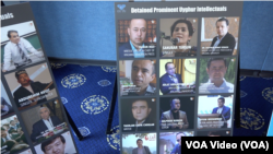 资料图：一个活动上展出的被拘押在再教育营的维吾尔人的照片