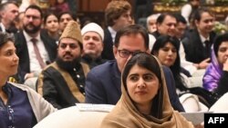 নোবেল শান্তি পুরস্কার বিজয়ী মালালা ইউসুফজাই মুসলমান সমাজে মেয়েদের শিক্ষার সম্পর্কিত আন্তর্জাতিক সম্মেলনে যোগ দিচ্ছেন। ইসলামাবাদ, ১১ জানুয়ারি, ২০২৫। 