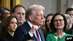 美國總統特朗普在華盛頓美國國會大廈圓形大廳舉行的就職典禮上。 （2025年1月20日）