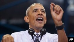 Presiden AS Barack Obama memberikan pidato dalam kampanye untuk Hillary Clinton di Miami, Florida Kamis (3/11). 