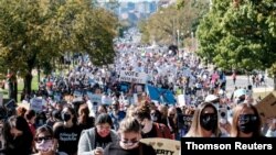 Marcha de las Mujeres en Washington DC, parte de una protesta nacional contra la decisión del presidente Donald Trump de llenar una vacante en la Corte Suprema. Sábado 17 de octubre de 2020.