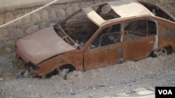 FILE - A vehicle allegedly used by IS militants in a suicide attack is seen in Sinjar, Iraq, Nov. 14, 2016. (H. Murdock/VOA)