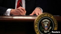 فرمان اجرایی ترامپ دهها هزار نفر ایرانی را تحت تاثیر قرار می دهد. 