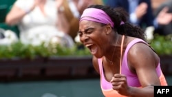Serena Williams memenangkan turnamen tennis Perancis Terbuka