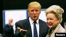 Дональд Трамп із сестрою Маріанною Трамп Баррі