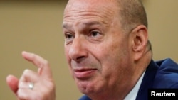 L'ambassadeur des États-Unis auprès de l'Union européenne, Gordon Sondland, devant la commission du renseignement de la Chambre des représentants, à Washington, le 20 novembre 2019.