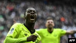 Nicolas Pépé célèbre son but contre l'AS Saint-Etienne, France le 10 mars 2019.