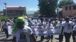 Protesters make their way to the Ministry of Justice, in Port-au-Prince, Haiti, June 16, 2019. (M. Vilme/VOA Creole)