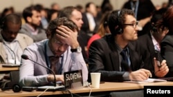 Delegates attend the closing session of the 19th conference of the United Nations Framework Convention on Climate Change (COP19) in Warsaw, Nov. 22, 2013. 