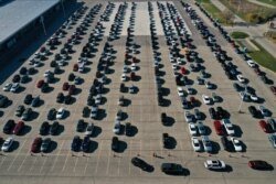 An aerial view of vehicles queuing at a drive-thru COVID-19 testing site at the Alliant Energy Center complex, as the coronavirus disease outbreak continues in Madison, Wisconsin, Nov. 5, 2020.
