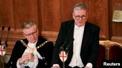 Britanski premijer Kir Starmer govori u Londonu (Foto: REUTERS/Mina Kim)