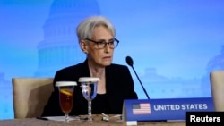 រូបឯកសារ៖ អនុរដ្ឋមន្ត្រី​​​ការបរទេស​អាមេរិក​អ្នកស្រី Wendy Sherman ចូលរួម​ក្នុង​កិច្ចប្រជុំ​ពិសេស​មួយ​របស់​បណ្ដា​មេដឹកនាំ​អាស៊ាន​នៅ​ក្នុង​រដ្ឋធានី​វ៉ាស៊ីនតោន ថ្ងៃទី ១៣ ខែឧសភា ឆ្នាំ២០២២។