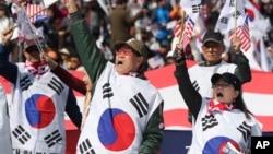 Supporters of former President Park Geun-hye shout slogans during a rally in Seoul, South Korea, April 1, 2017, seeking her release from jail.