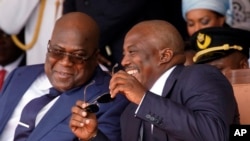 Rais Felix Tshisekedi na rais wa zamani Joseph Kabila wakati wa hafla ya kuapishwa kwa Tshisekedi, mjini Kinshasa, Januari 24, 2019. Picha ya AP