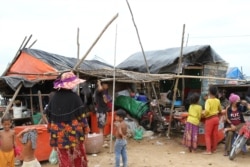 Irregular construction near the banks of the Mekong River in Sangkat Chroy Changva, Khan Chroy Changva, Phnom Penh, June 9, 2021. (Vicheika Kann/VOA)