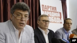 Борис Немцов, Михаил Касьянов и Владимир Милов, июнь 2011