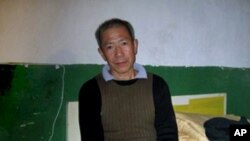 武汉民主人权活动人士秦永敏在家中 (资料照片)