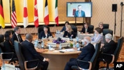 来自七个工业化国家G7的外长们2023年11月8日在东京举行会议。（媒体联访照片）