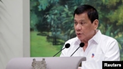 Philippines President Rodrigo Duterte delivers a speech at the start of a state dinner hosted by Singapore's President Tony Tan at the Istana in Singapore, Dec. 15, 2016.