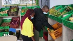 Des agriculteurs lancent le premier marché de vivres en plein air de Nairobi