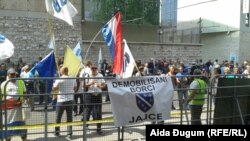 Arhiv - Demobilisani borci protestuju pred Parlamentom FBiH, 26. juli 2018.