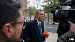 L'ancien président de la Fifa arrive à la cour de Justice à Brooklyn, New York, le 13 novembre 2017. Source: AFP