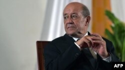 Le ministre français des Affaires étrangères, Jean-Yves Le Drian à Yamoussoukro, le 18 octobre 2018.