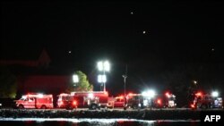 Արտակարգ իրավիճակների նախարարության մեքենաները և փրկարարական խմբերը հավաքված են Պոտոմակ գետի երկայնքով՝ Ռեյգանի ազգային օդանավակայանի մոտակայքում, 2025 թվականի հունվարի 29-ին Վաշինգտոնի մոտ տեղի ունեցած ավիավթարից հետո: