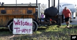 William Loosemore adds wood to his smoker as he prepares food for first responders, volunteers and those in need of a meal, Aug. 29, 2017, in Rockport, Texas, where recovery after Hurricane Harvey continues.