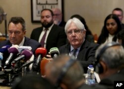 FILE - United Nations Special Envoy to Yemen Martin Griffiths, center, participate in a new round of talks by Yemen's warring parties in Amman, Jordan, Feb. 5, 2019.