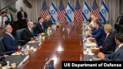 نشست بنیامین نتانیاهو، نخست‌وزیر اسرائیل، با پیت هگست، وزیر دفاع آمریکا، در وزارت دفاع ایالات متحده - چهارشنبه ۱۸ تیر