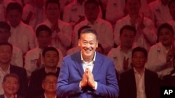 Srettha Thavisin, seorang taipan real estate dan penasihat partai oposisi Pheu Thai, di Universitas Thammasat di provinsi Pathum Thani di utara Bangkok, Thailand, 17 Maret 2023. ( Foto: AP)