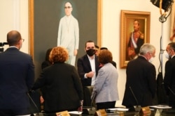 El presidente de El Salvador, Nayib Bukele, durante una reunión con diplomáticos extranjeros en San Salvador el 3 de mayo de 2021. Foto cortesía de la Casa Presidencial salvadoreña.