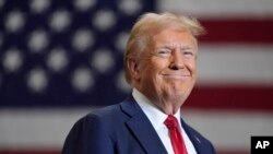 Novoizabrani predsednik Donald Tramp na predizbornom skupu u Mint Hilu u Severnoj Karolini. (Foto: AP/Evan Vucci)
