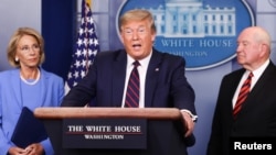 El presidente de estados Unidos, Donald Trump, firmó este viernes una orden ejecutiva que permite llamar a miles de soldados de la reserva al servicio activo.