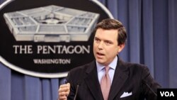 Juru Bicara Pentagon Geoff Morrell memberi pernyataan kepada wartawan.