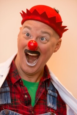 Jay Stewart as bumbling clown handyman Doc Skeeter. (Photo courtesy Dr. George Taylor)