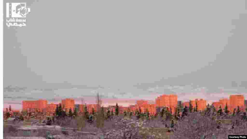 Langit kota Homs dilihat dari El-Waer, Suriah (10/1). (Lens Young Homsi)