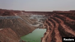 La mine à ciel ouvert d'uranium de Tamgak, Niger, 25 septembre 2013.