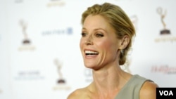 La actriz Julie Bowen y el actor Ty Burrel ganaron un premio Emmy por su participación en la serie de televisión "Modern Family".