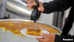 Pemerintah AS berencana untuk menerapkan standar nutrisi baru untuk makanan yang disajikan di kantin sekolah. (Foto: REUTERS/Raneen Sawafta)