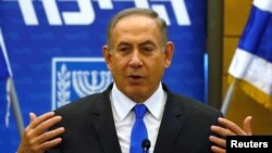 El primer ministro de Israel Benjamin Netanyahu asiste a una reunión de su partido Likud en el Knesset, sede del parlamento en Jerusalén. 2 de enero de 2017. 