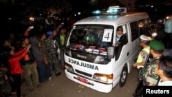 An ambulance carrying the coffin of a death row prisoner arrives at Wijayapura port after returning from the prison island of Nusakambangan in Cilacap, Central Java, Indonesia, early April 29, 2015.