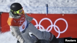 Redmond Gerard dari AS setelah penampilan finalnya. Redmond yang berusia 17 tahun berhasil memenangkan kategori snowboarding putra gaya slope.