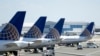 Jet komersial United Airlines terlihat sedang parkir di gerbang Terminal C Bandara Internasional Newark Liberty di Newark. (Foto: AP)