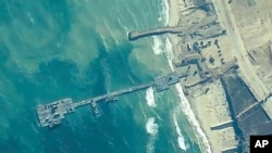 সমুদ্রপথে ত্রাণ নিয়ে আসার জন্য গাজা উপকূলে অস্থায়ী জেটি নির্মাণ করেছে যুক্তরাষ্ট্র। ফাইল ফটো। 