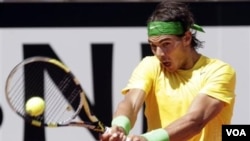 Nadal defendiendo los colores de España en la Copa Davis venció sus dos partidos cerrando la definición de la serie final.