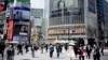 Suasana persimpangan Shibuya, Tokyo di tengah pandemi corona, 28 April 2020. (Foto: Behrouz MEHRI / AFP)
