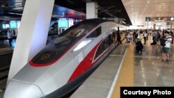 资料照片：中国中车公司推出高速列车。（2017年6月9日）