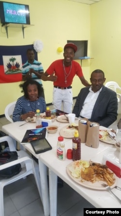 Pierre Lumps Benoit, in red, met with Haiti’s ambassador to Mexico, Guy Lamothe, at right, over lunch in Mexicali this summer.